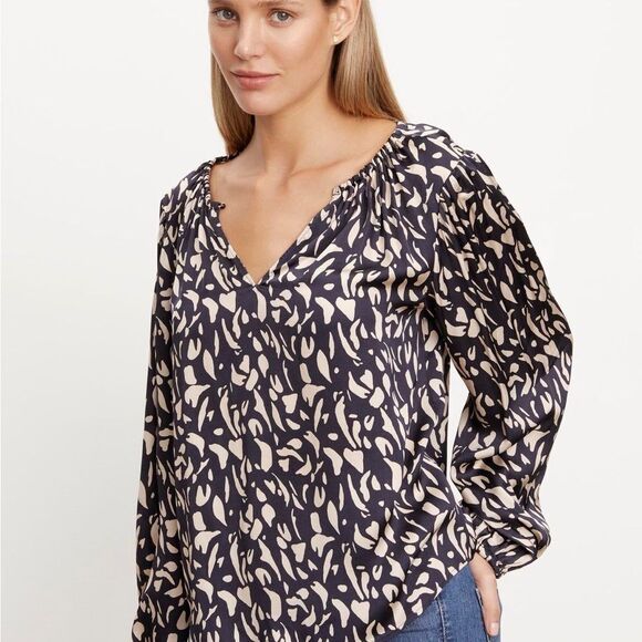 Velvet Kade Printed Peasant‎ Blouse navy Size M nwt - Picture 2 of 5